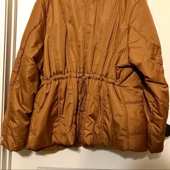 Nice & comfortable golden Puffer coat with faux fur collar, 2 pockets, size 1X - Picture 11 of 12